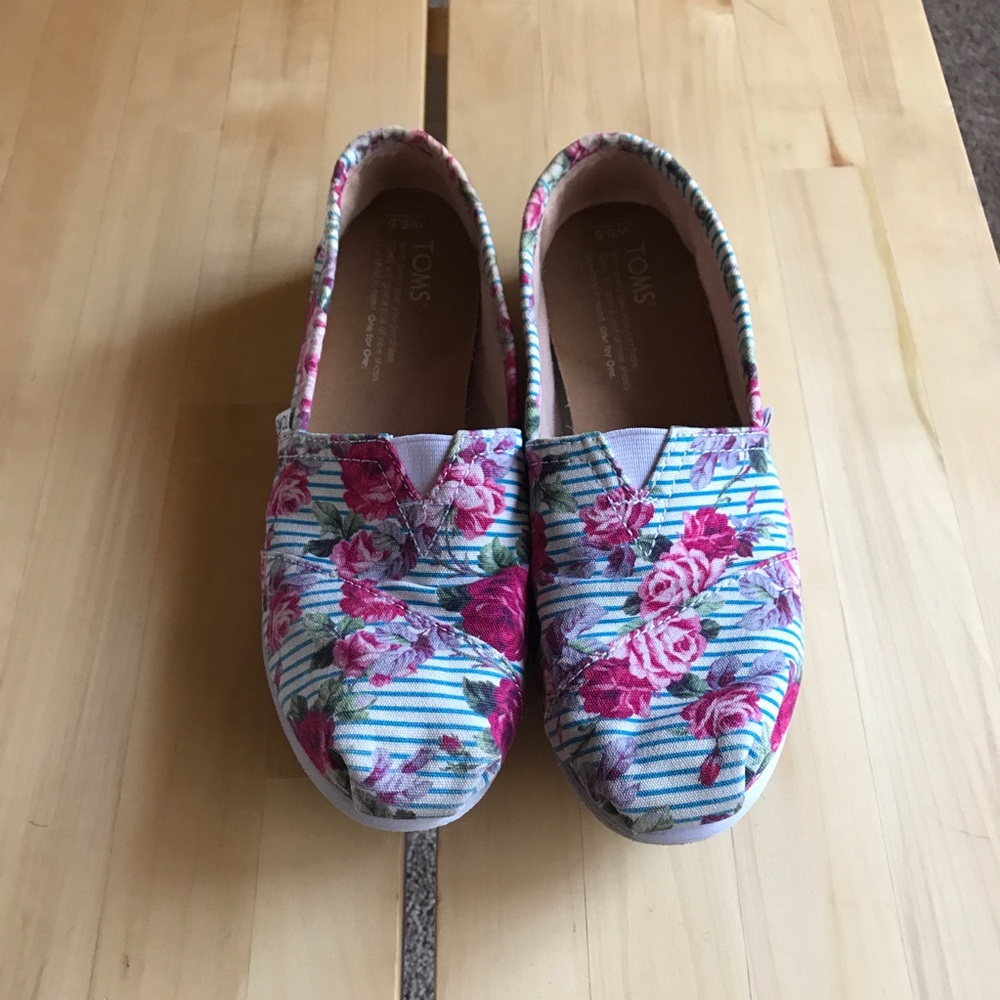 TOMS Floral slip ons